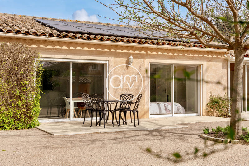 Maison - 253 m² - 9 pièces