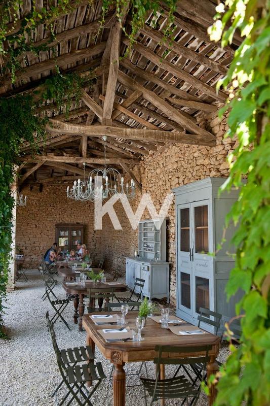 Propriété - 884 m² - 15 pièces