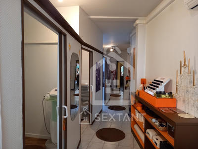 Local commercial - 100 m² - 6 pièces