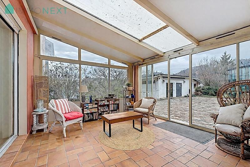 Maison - 213 m² - 9 pièces