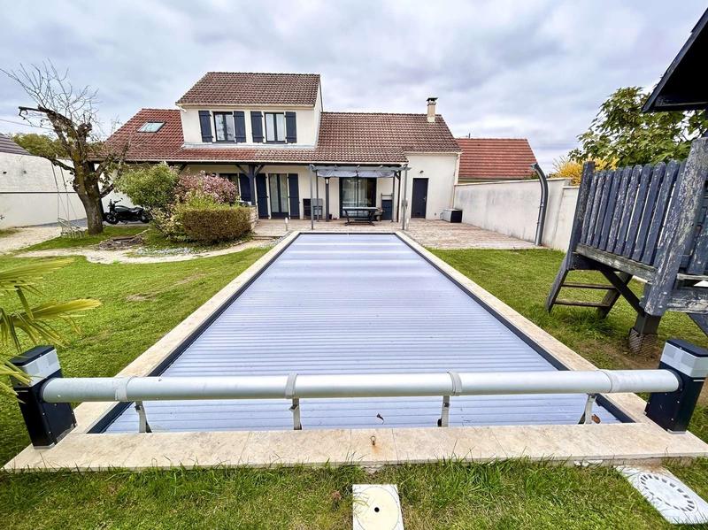 Maison traditionnelle - 130 m² - 8 pièces