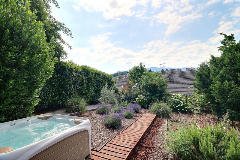 Maison - 210 m² - 8 pièces