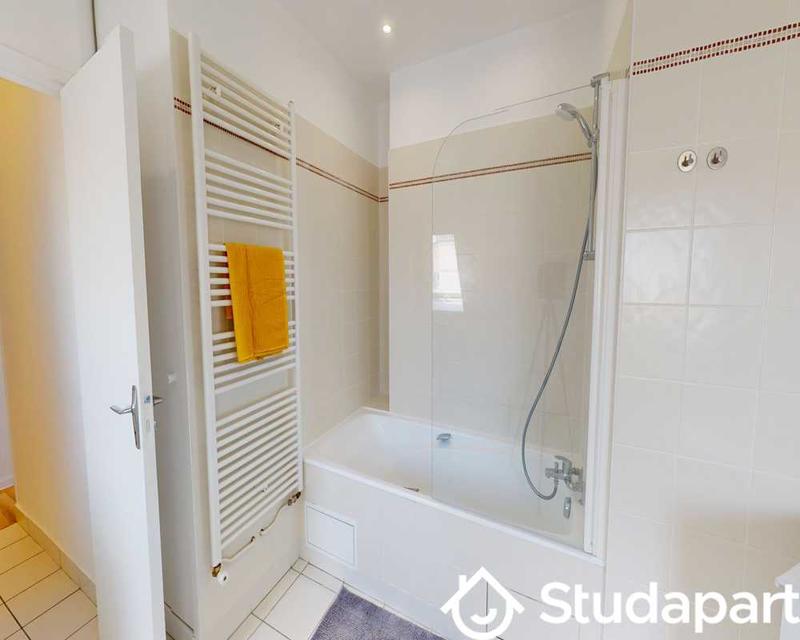 Chambre - 190 m² - 1 pièce