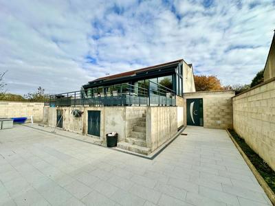 Maison - 140 m² - 3 pièces