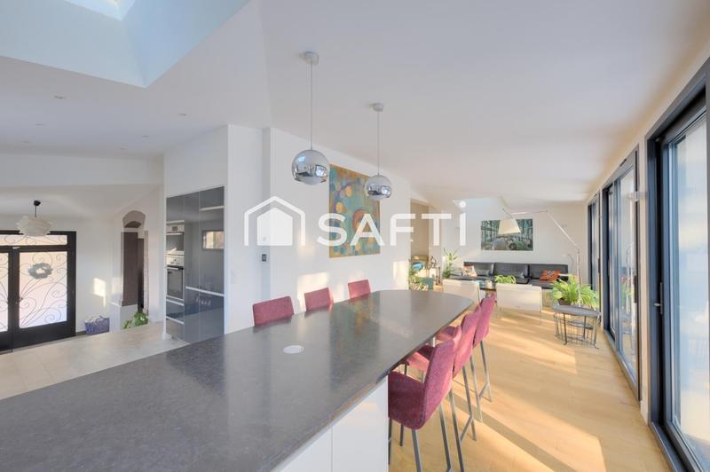 Maison - 200 m² - 8 pièces