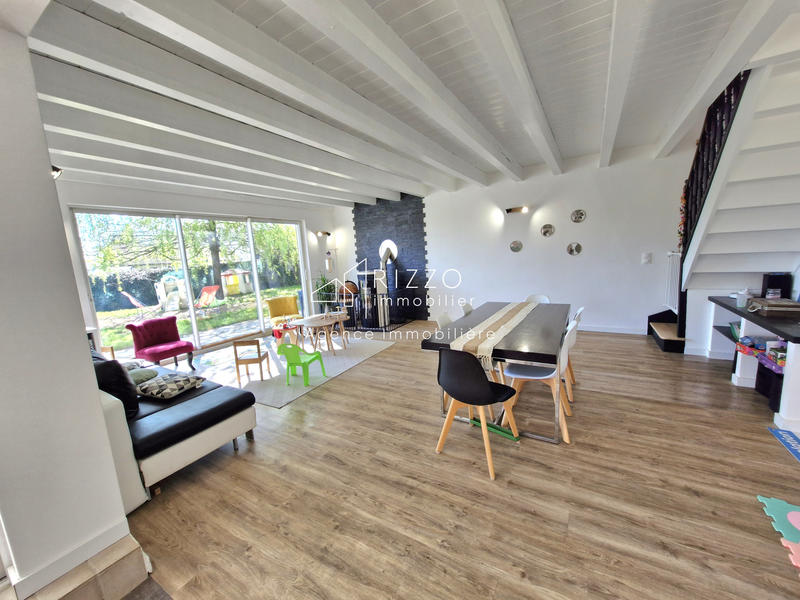 Maison - 240 m² - 7 pièces