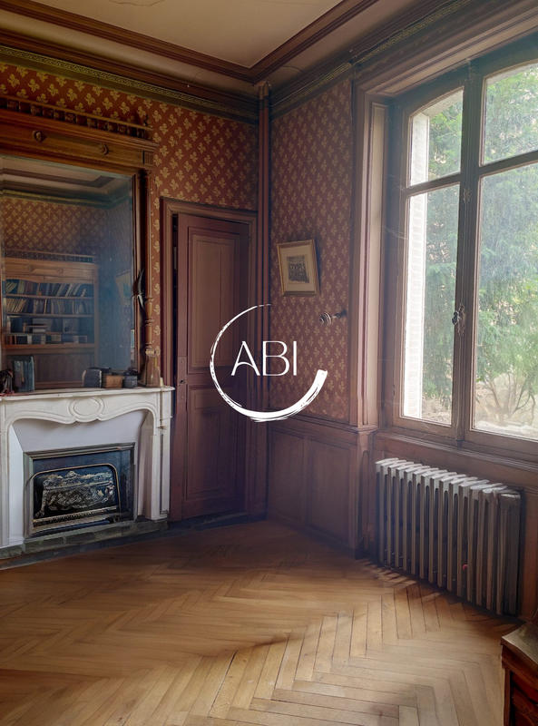 Maison - 220 m² - 9 pièces