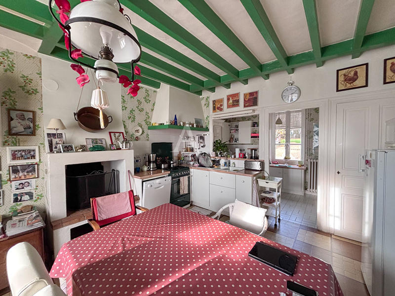 Maison - 240 m² - 8 pièces