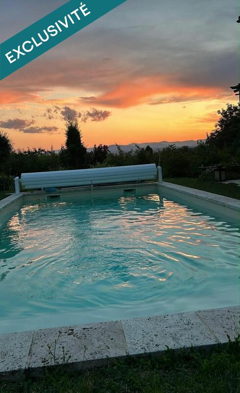 Maison - 280 m² - 8 pièces