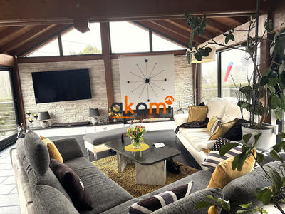 Maison traditionnelle - 241 m² - 10 pièces