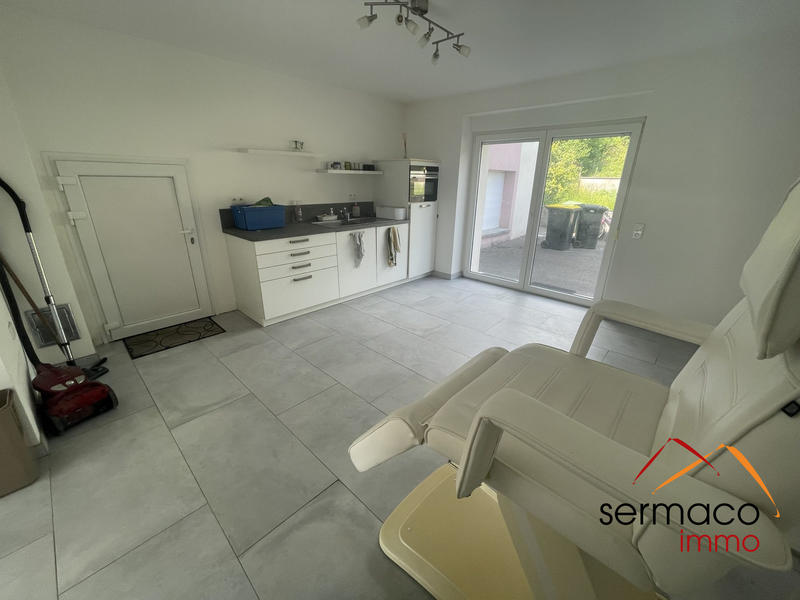 Local commercial - 94 m² - 4 pièces