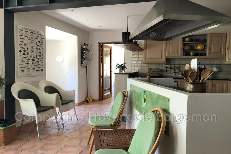 Maison - 250 m² - 7 pièces