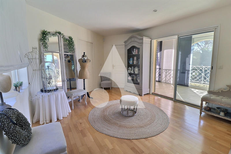 Maison - 180 m² - 5 pièces