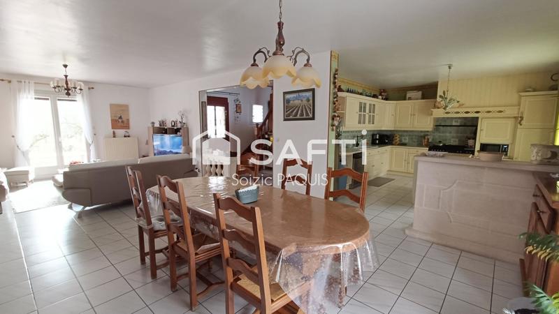 Maison - 240 m² - 8 pièces