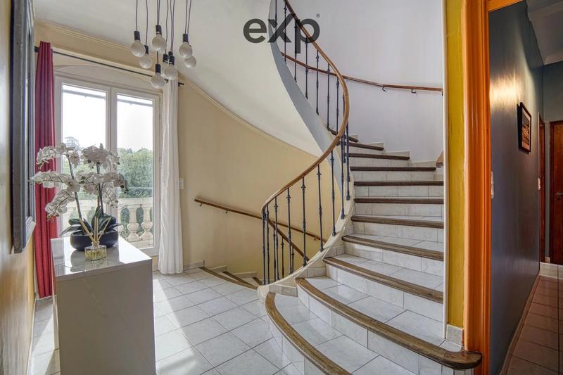 Maison contemporaine - 400 m² - 15 pièces