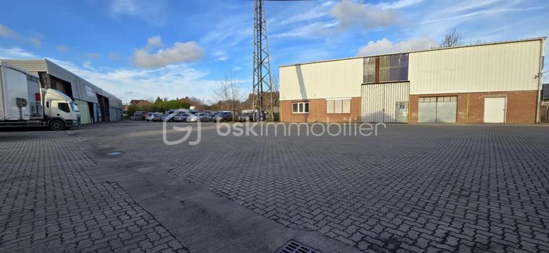 Local d'activité / Entrepôt - 1 500 m² - 15 pièces