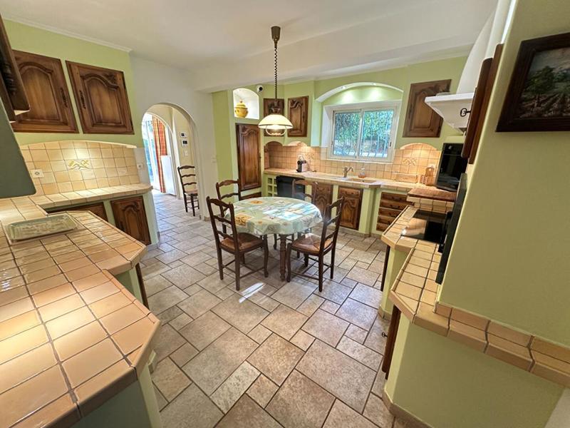 Maison - 300 m² - 8 pièces