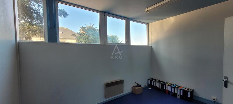 Entrepôt - 583 m² - 9 pièces