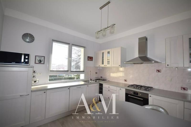 Maison - 220 m² - 7 pièces