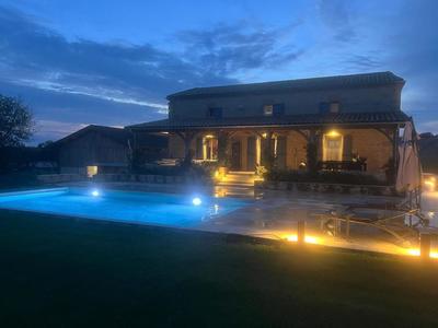 Demeure - 325 m² - 10 pièces