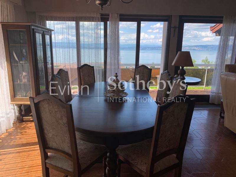 Maison - 243 m² - 8 pièces