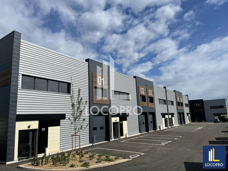 Local d'activité / Entrepôt - 266 m²