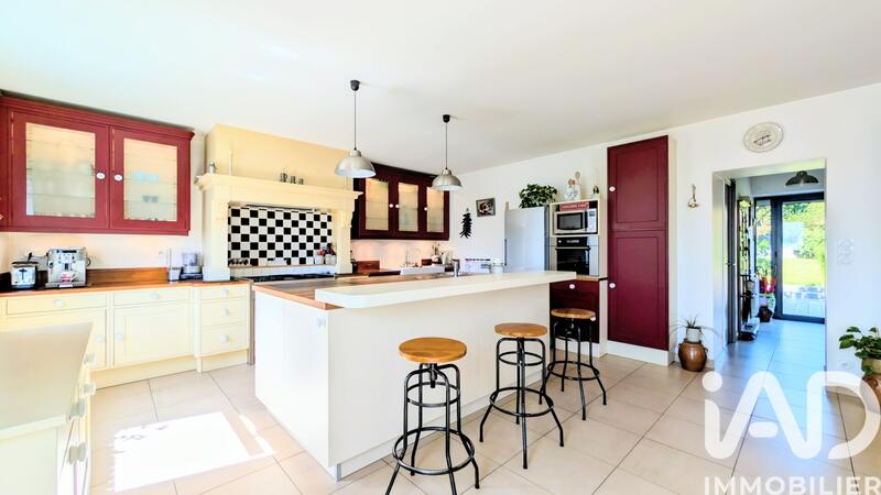 Maison - 210 m² - 8 pièces