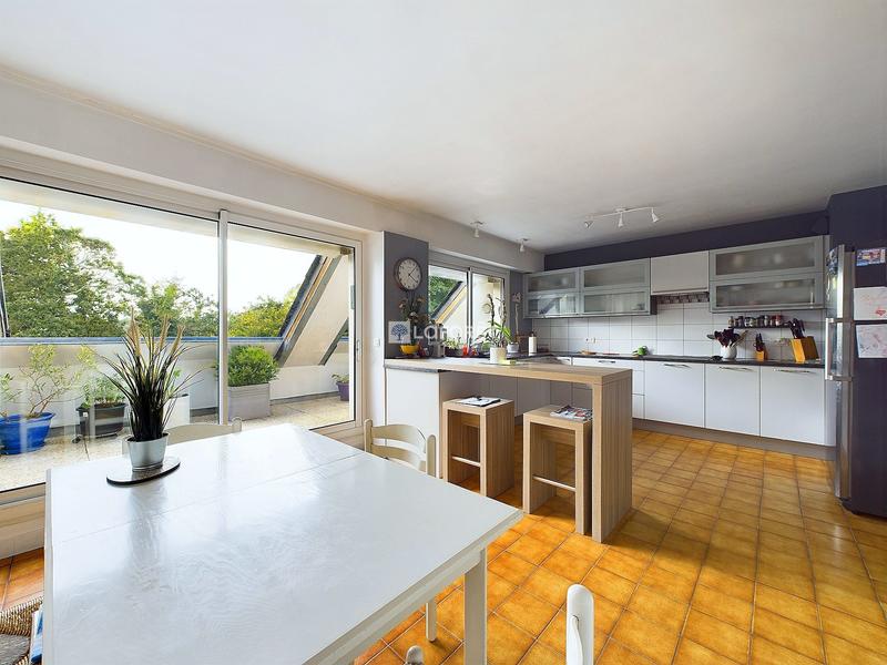 Appartement - 222 m² - 5 pièces