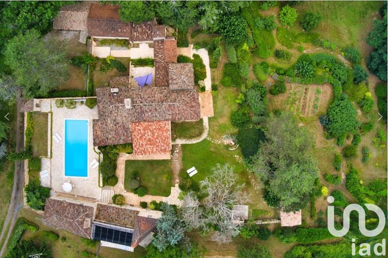 Maison - 305 m² - 10 pièces