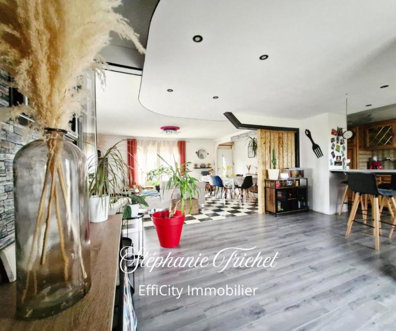 Maison - 120 m² - 8 pièces