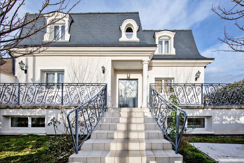 Maison - 350 m² - 5 pièces