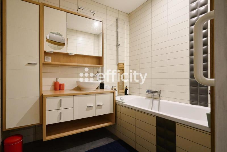 Loft - 243 m² - 4 pièces