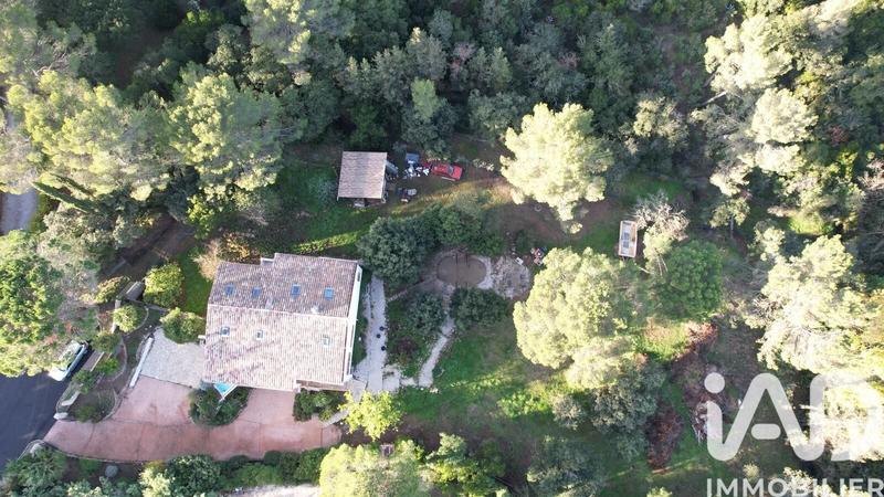 Maison - 264 m² - 8 pièces