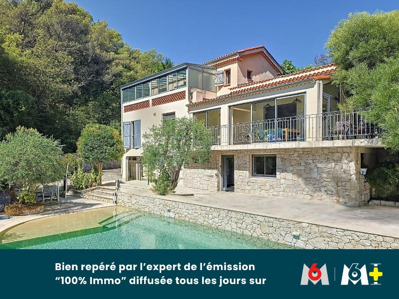 Maison - 250 m² - 7 pièces
