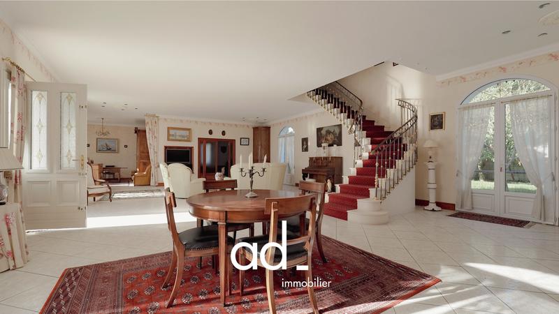 Maison - 210 m² - 5 pièces