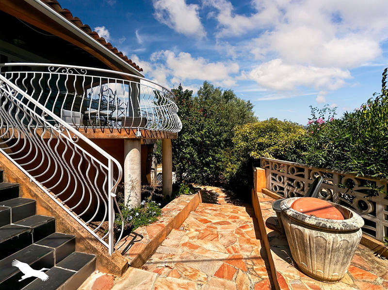 Maison - 202 m² - 7 pièces