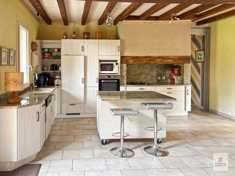Maison - 248 m² - 8 pièces