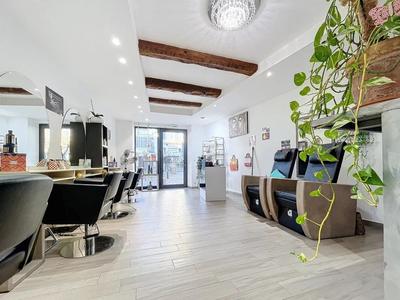 Beauté / Bien-être - 66 m² - 2 pièces