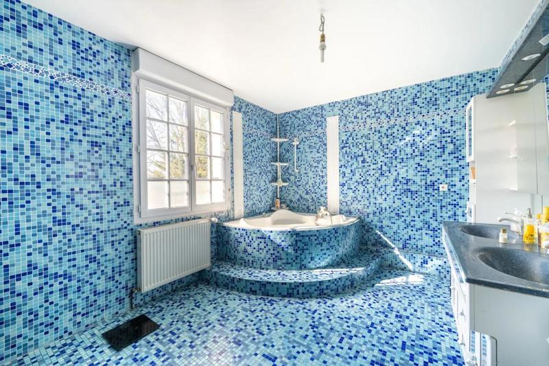 Maison - 220 m² - 7 pièces