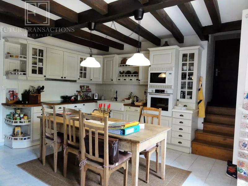 Maison - 200 m² - 8 pièces