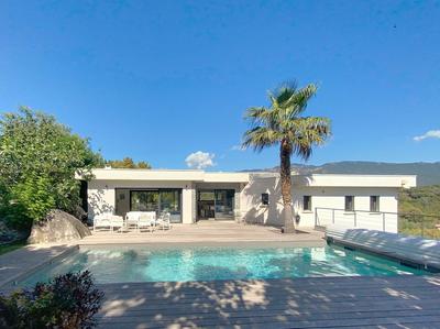 Maison contemporaine - 170 m² - 6 pièces