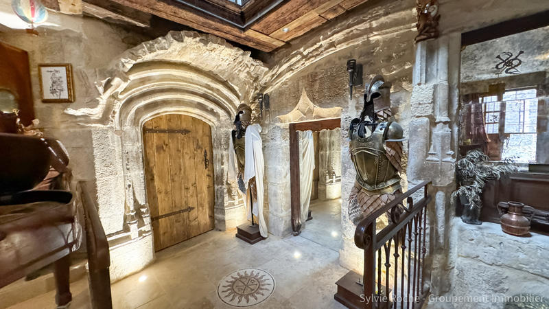 Propriété - 402 m² - 8 pièces