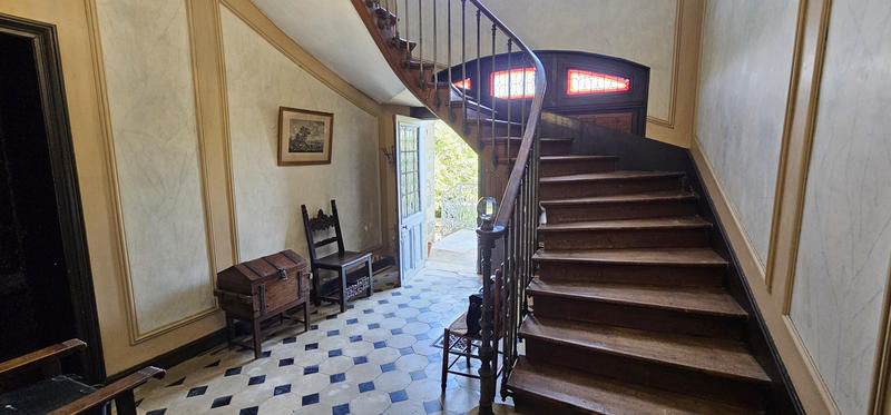 Propriété - 348 m² - 13 pièces