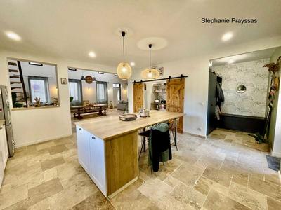 Maison - 300 m² - 5 pièces