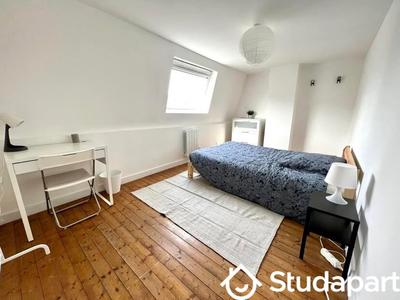 Chambre - 13 m² - 1 pièce