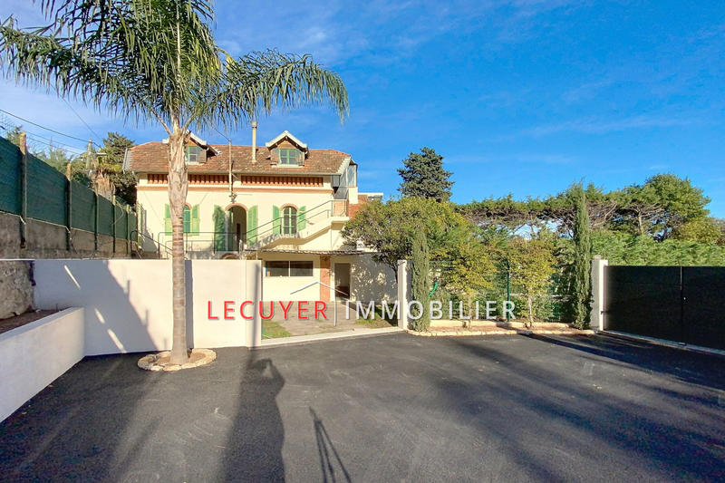 Villa - 137 m² - 6 pièces