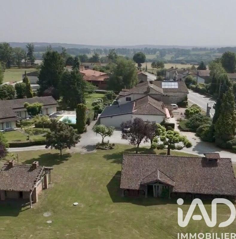 Maison - 294 m² - 18 pièces