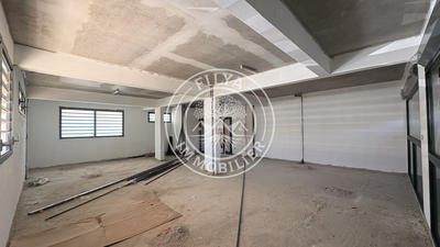 Local commercial - 77 m² - 1 pièce