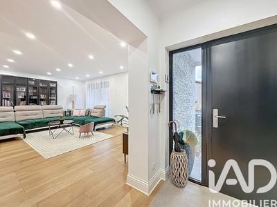 Maison - 282 m² - 12 pièces