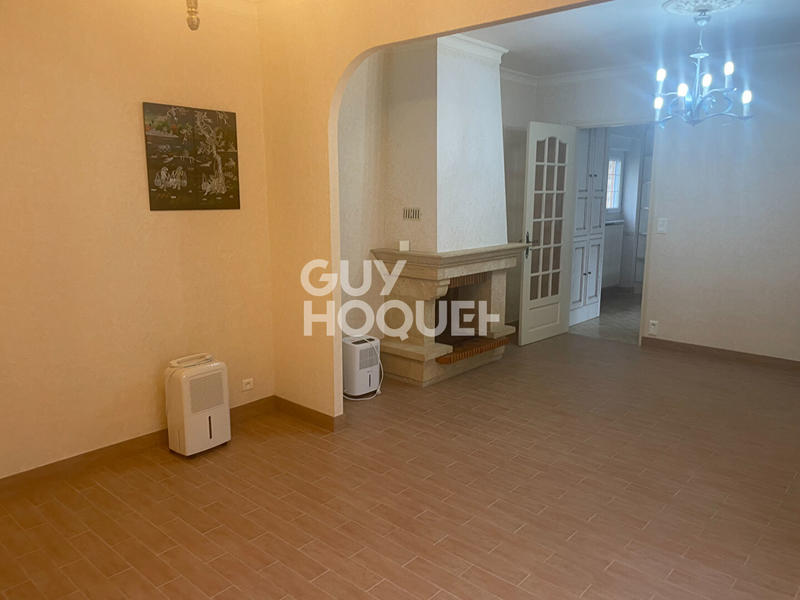 Maison - 223 m² - 9 pièces